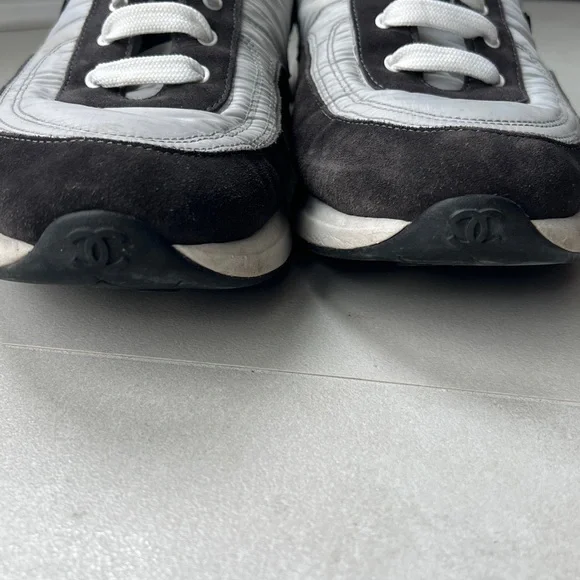 CHANEL Black and Gray Men's CC Logo Low-Top Sneakers - Picture 12 of 12